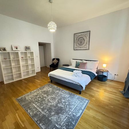 Charming Flat & Balcony Near Central Station L Bg5 Bécs Kültér fotó