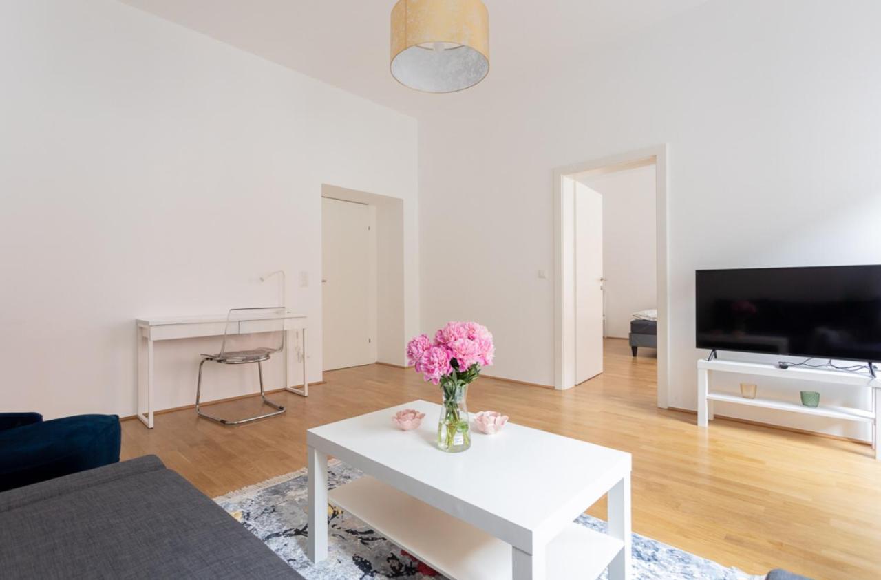Charming Flat & Balcony Near Central Station L Bg5 Bécs Kültér fotó