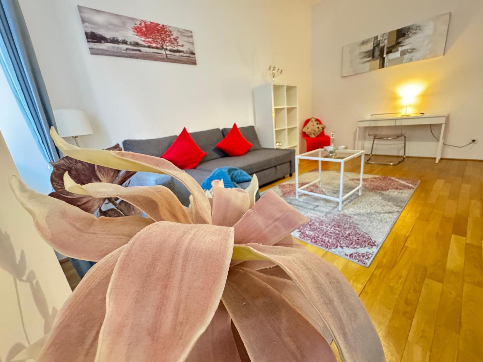 Charming Flat & Balcony Near Central Station L Bg5 Bécs Kültér fotó