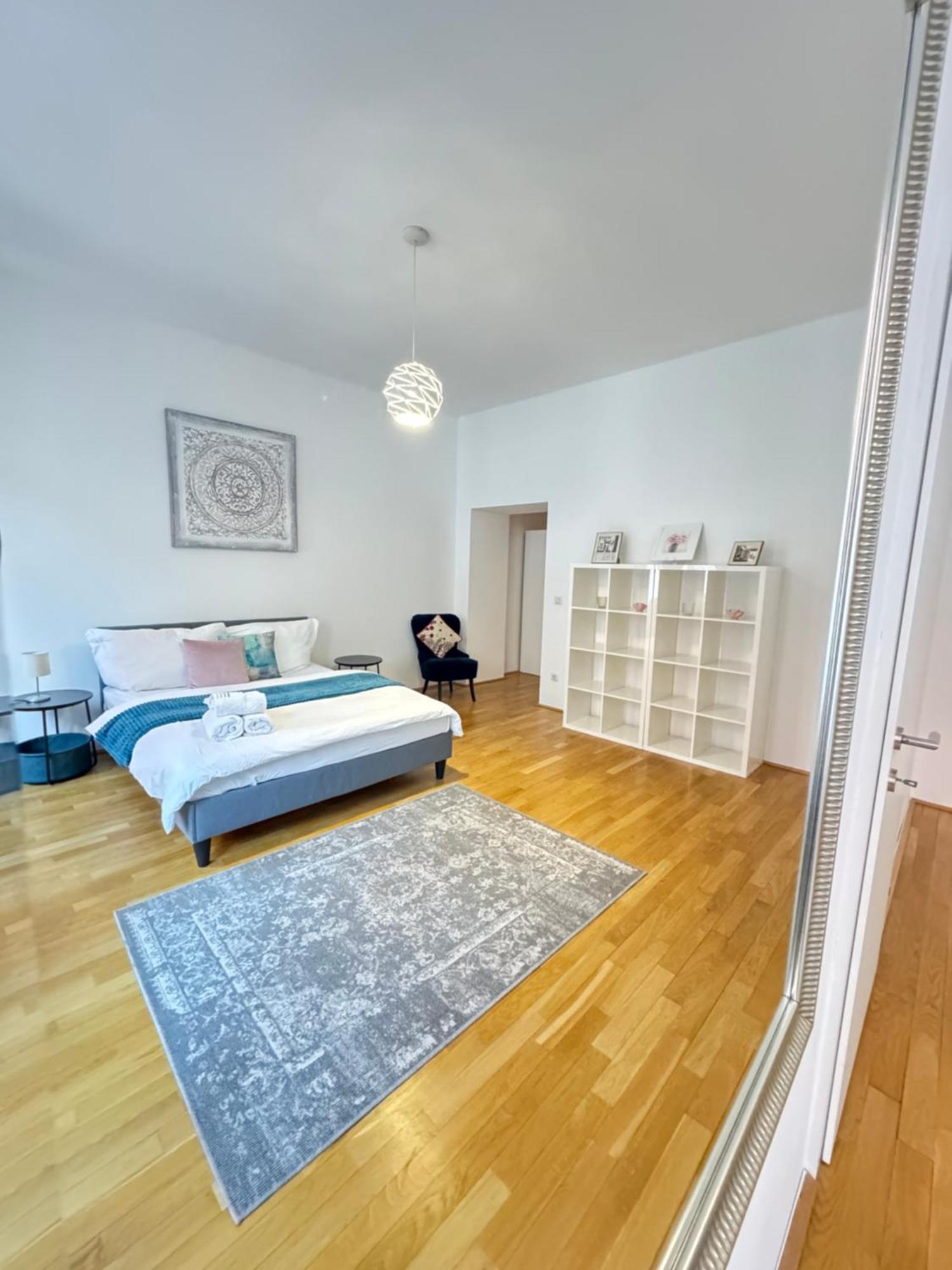 Charming Flat & Balcony Near Central Station L Bg5 Bécs Kültér fotó