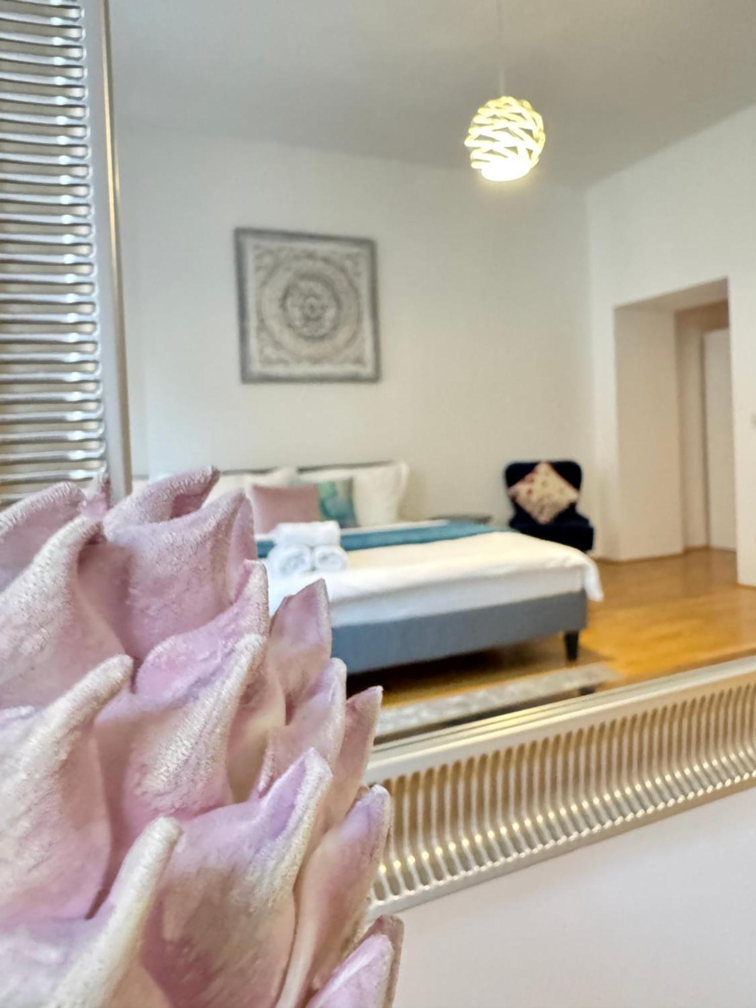 Charming Flat & Balcony Near Central Station L Bg5 Bécs Kültér fotó